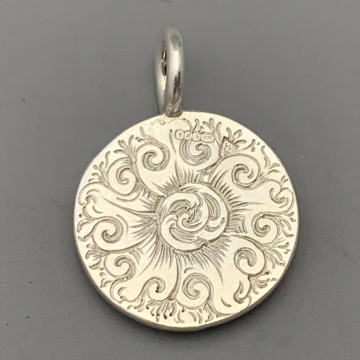 MALCOLM APPLEBY Silver BEE PENDANT - STYLES SILVER of HUNGERFORD