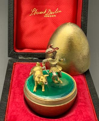 STUART DEVLIN Silver EGG - 'TO MARKET, TO BUY A FAT PIG' 
