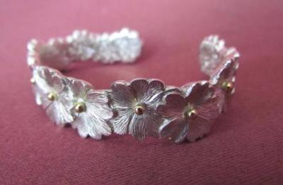 z MALCOLM APPLEBY Silver PRIMROSE BANGLE with GOLD BEADS