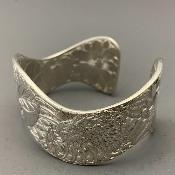 MALCOLM APPLEBY Silver OTTER & WATERLILIES BANGLE